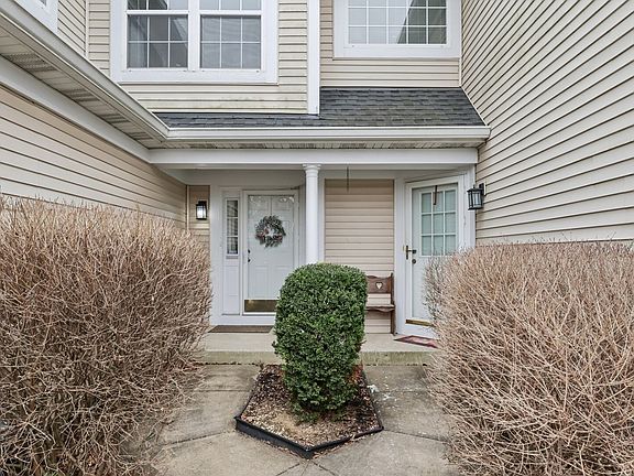 2nd image of 1102 Lillian Ln #1102