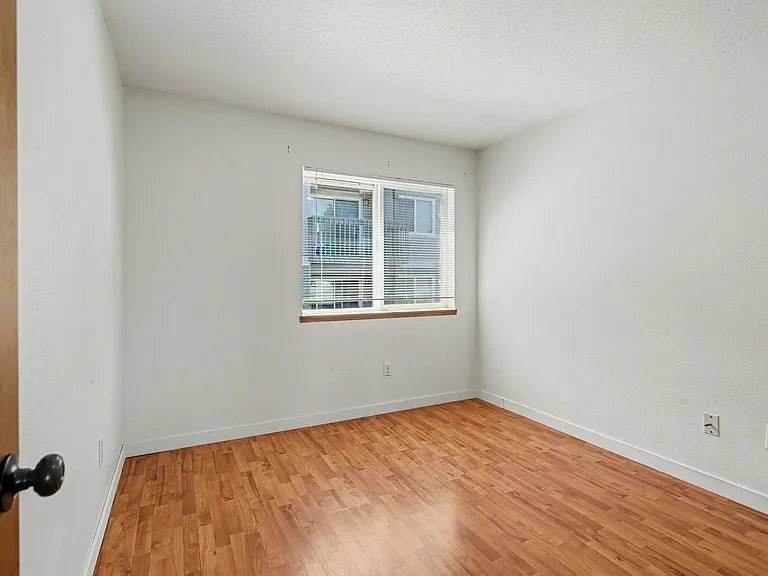 5260-5262 Springcrest Dr S — Photo 49
