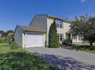 55 Chiswick Rd, Warwick, RI 02889