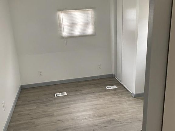 3rd image of 1059 Candace Ln