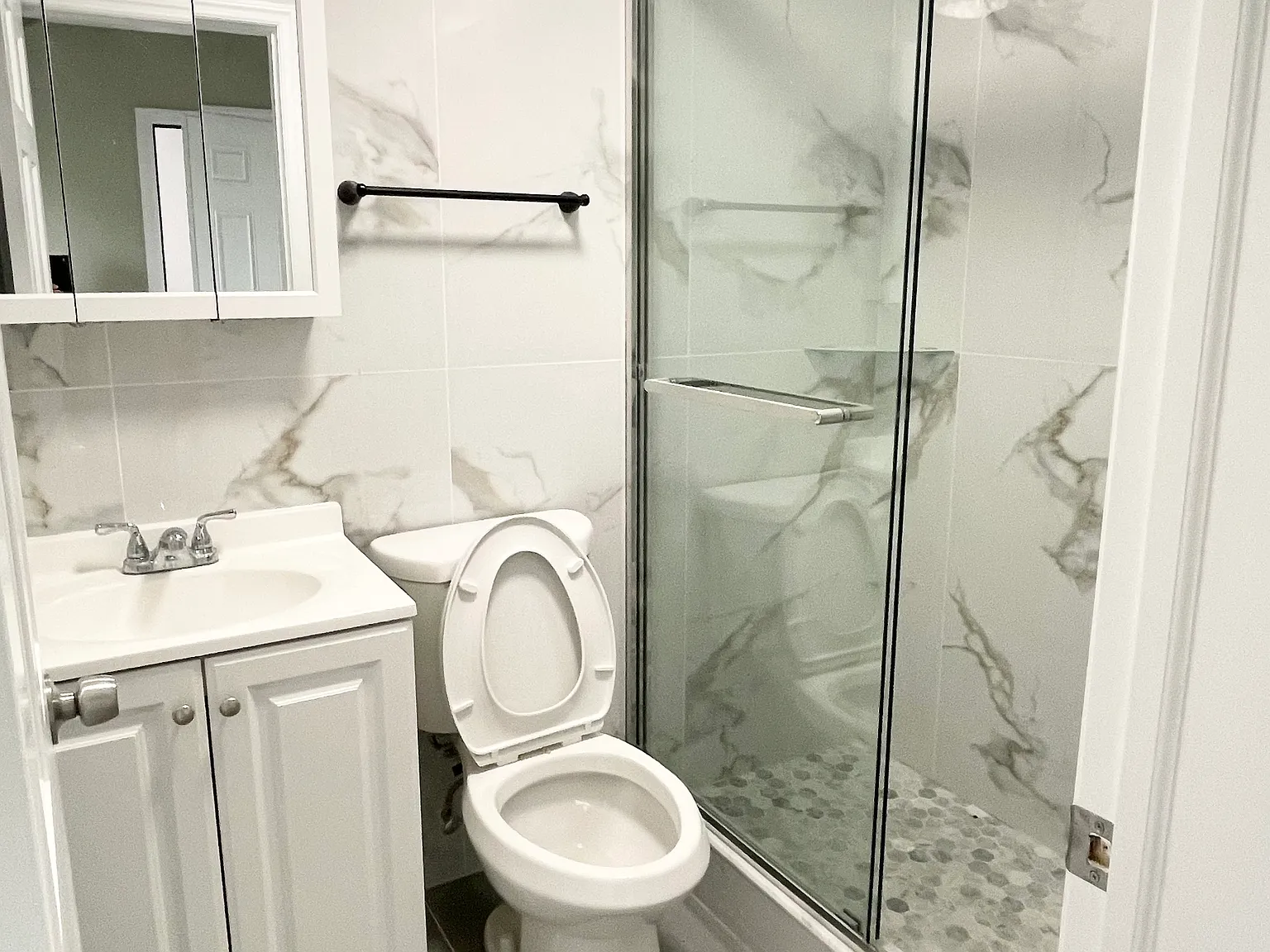 2 bed, 1.5 bath, 973 sqft, $3,099 — Photo 3