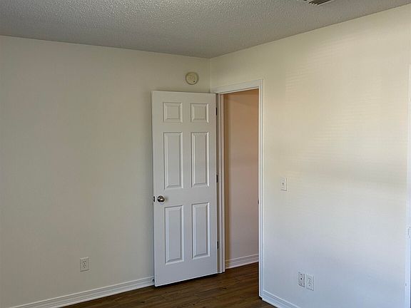 5th image of 14838 Chase Ct