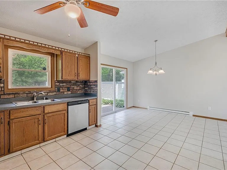 624 Angiline Dr — Photo 9
