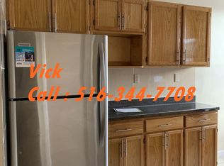 19111 Woodhull Ave, Hollis, NY 11423