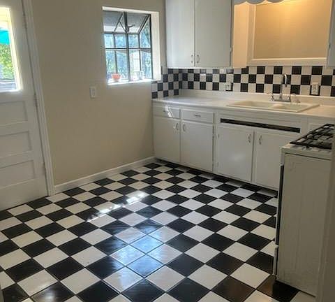 5th image of 1504 Owens St