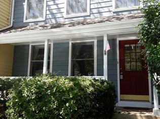 1527 Poplar Grove Dr, Reston, VA 20194