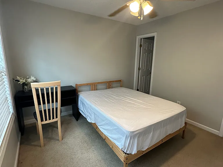 716 W Vincent Dr — Photo 3
