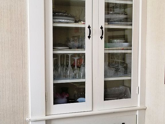 Built-in china cabinet in DR