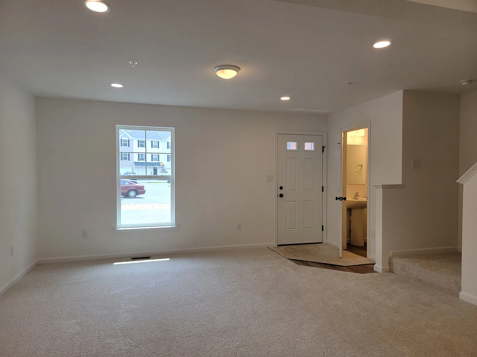 3 bed, 2.5 bath, 1598 sqft, $1,995 — Photo 2
