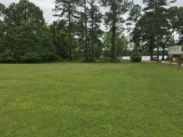 1216 River Pointe Dr, Albany, GA 31701