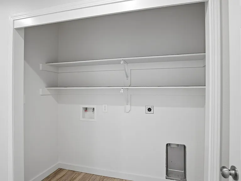 15603 August Ave — Photo 12