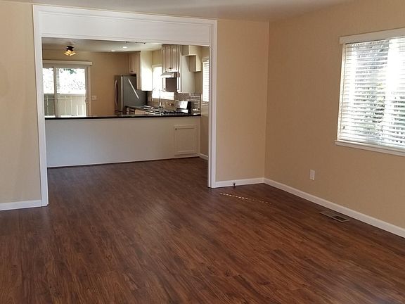 2nd image of 958 Laguna Ave
