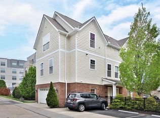 1012 Ewing Aly, Columbus, OH 43201