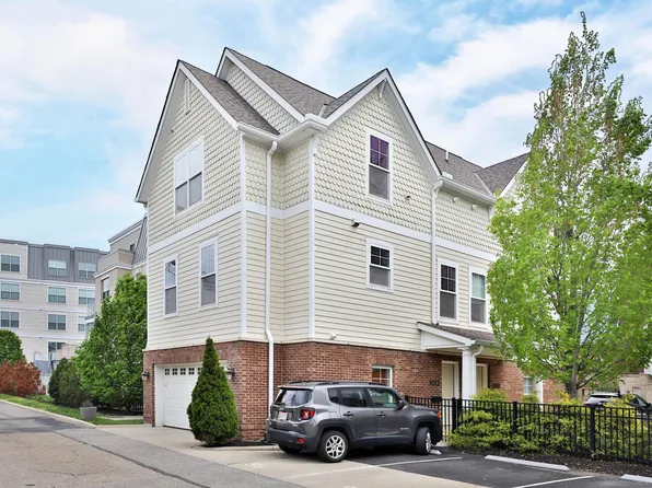 1012 Ewing Aly, Columbus, OH 43201