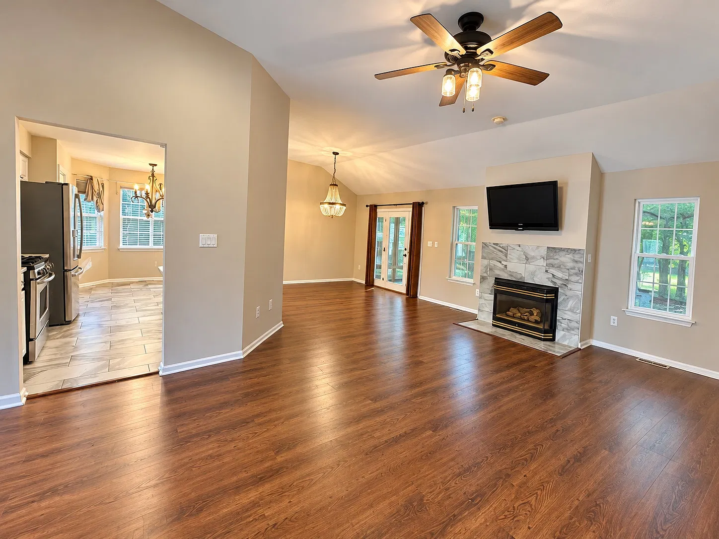 3 bed, 1466 sqft, $3,295 — Photo 2