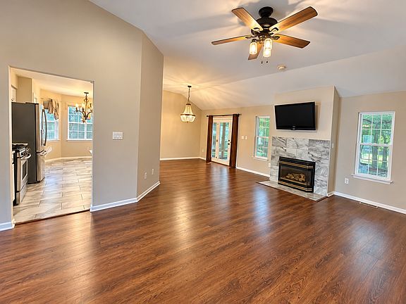 2nd image of 941 Buccaneer Ln