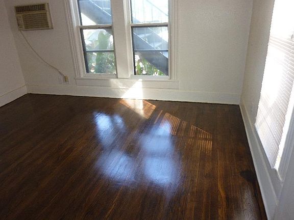 4th image of 912 McCormick St #914