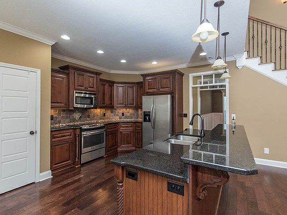 4th image of 101 Oxfordshire Ct