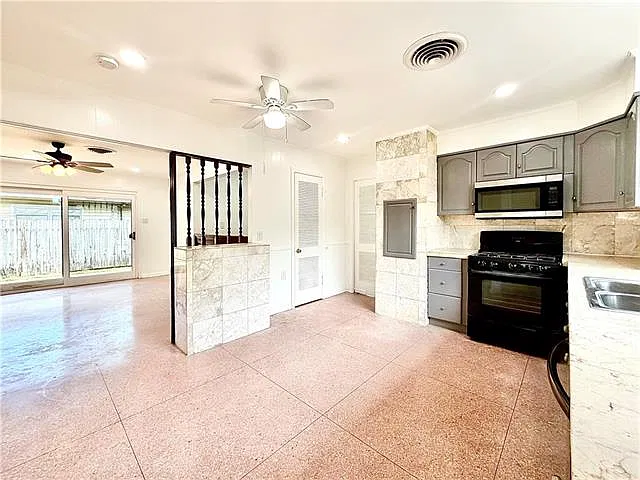 3 bed, 2.0 bath, 2461 sqft, $2,250 — Photo 3