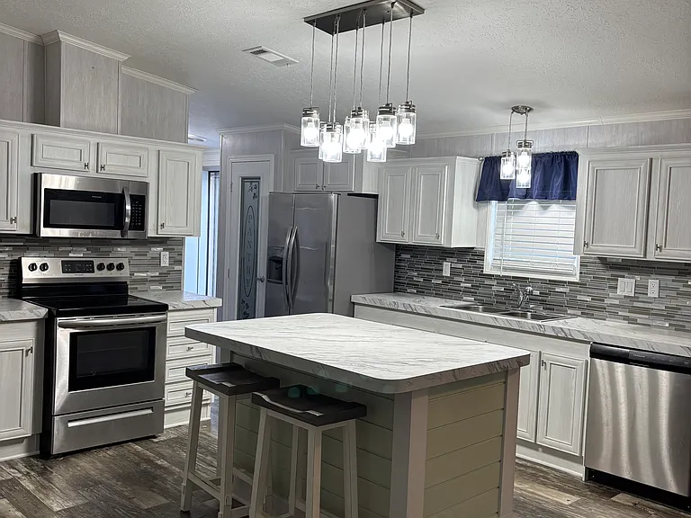 1023 Everglade Dr — Photo 2