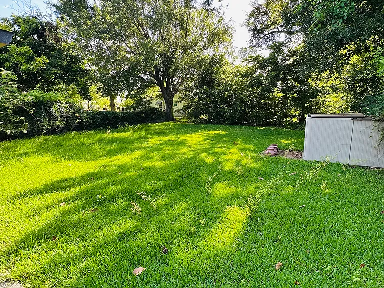 113 Thelma Dr — Photo 9