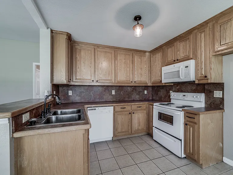 108 Chambers Creek Cir — Photo 9