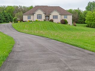 10704 Pebble Dr, Huntley, IL 60142