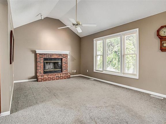 3rd image of 1536 SW Highland Dr