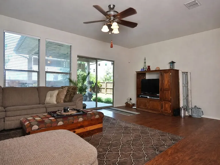 3528 Copper Ridge Dr — Photo 2
