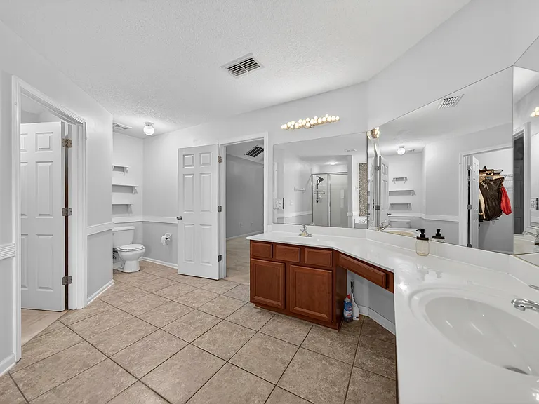 112 Kildrummy Ct — Photo 32