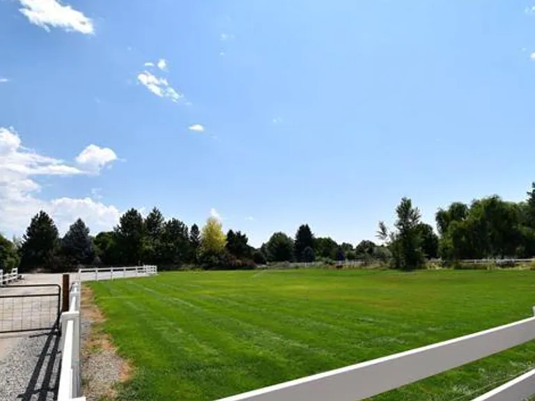 3650 S Eagle Rd — Photo 6