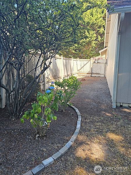 5th image of 2306 Orchard Street S