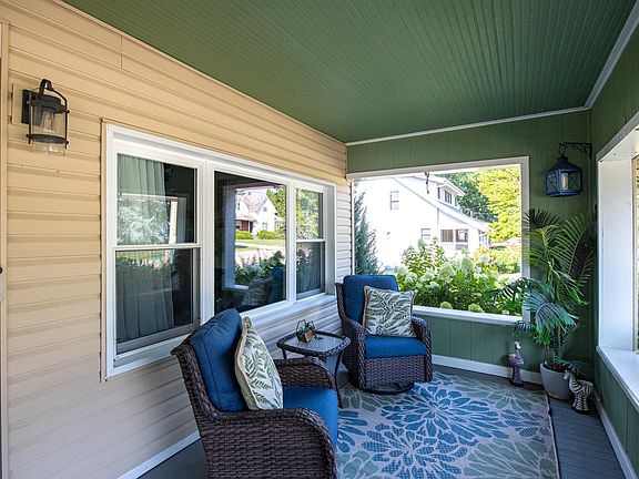 3rd image of 1007 E Main St