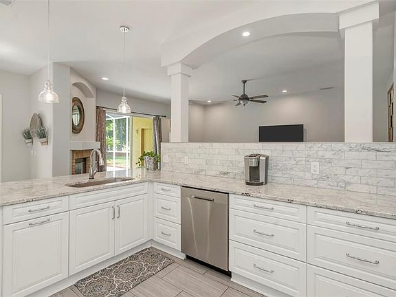 5th image of 5633 GLENCREST BOULEVARD
