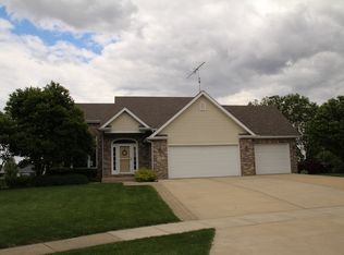 1319 Riverbend Ln, Belvidere, IL 61008