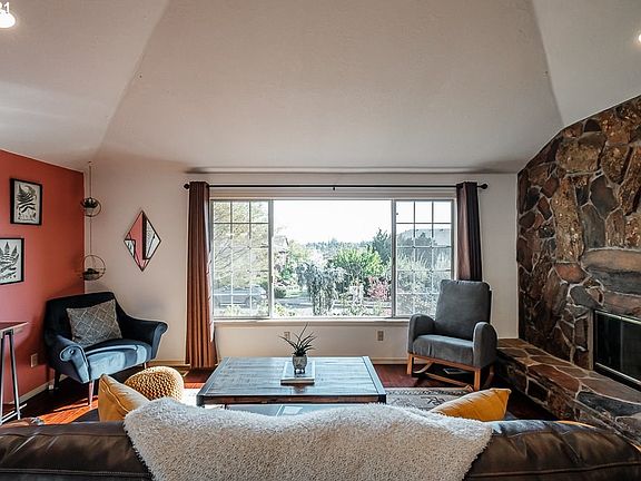 5th image of 436 Greenacre Dr NW