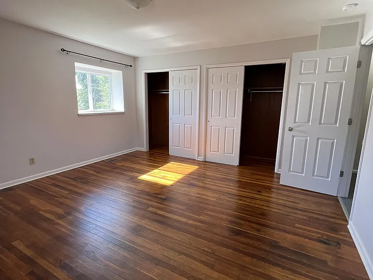 527 N Walnut St — Photo 18