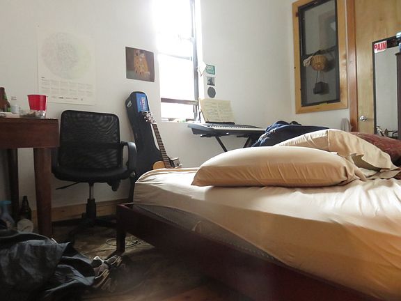 5th image of 1056 Willoughby Ave APT 3R