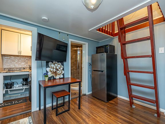 3rd image of 3900 W 33rd St #79153E947