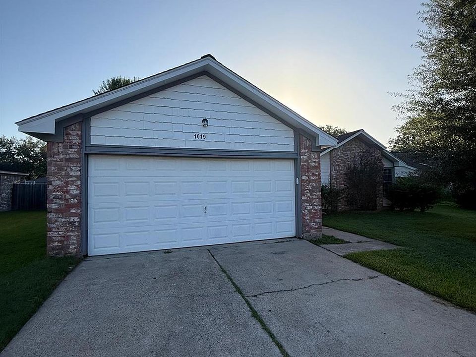 1st image of 1019 Western Springs Dr