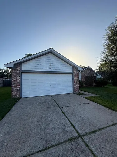 1019 Western Springs Dr Photo 1