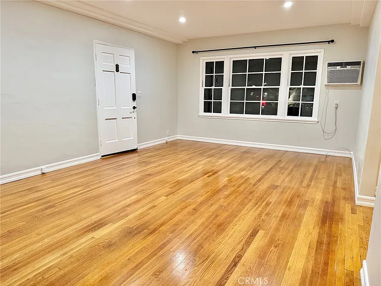 1744 Huntington Dr — Photo 13