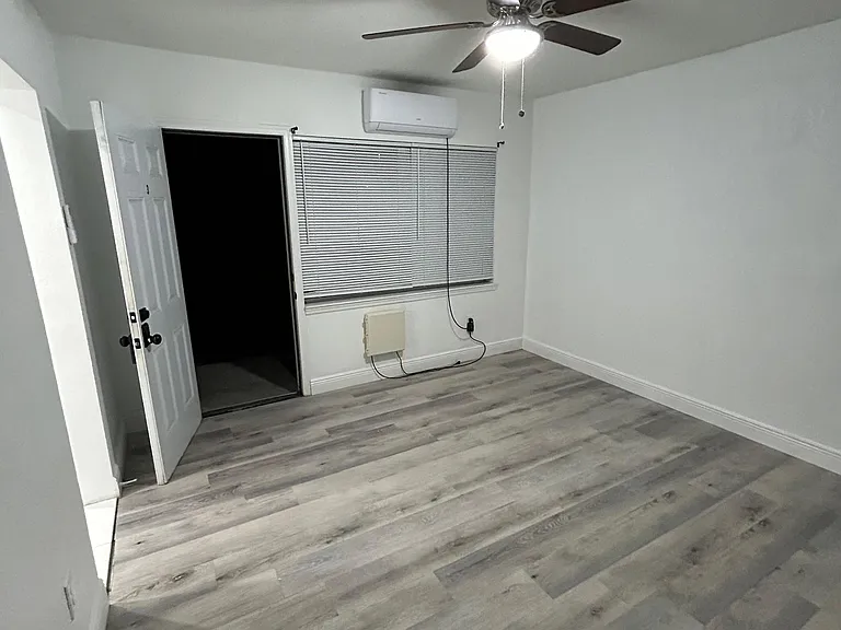 1605 N Gomez Ave — Photo 29