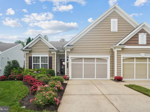 265 Long Point Dr, Fredericksburg, VA 22406