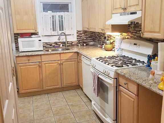 3rd image of 842 Goodrich St
