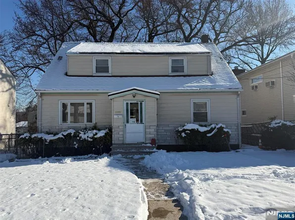 1141 Tuxedo Sq, Teaneck, NJ 07666