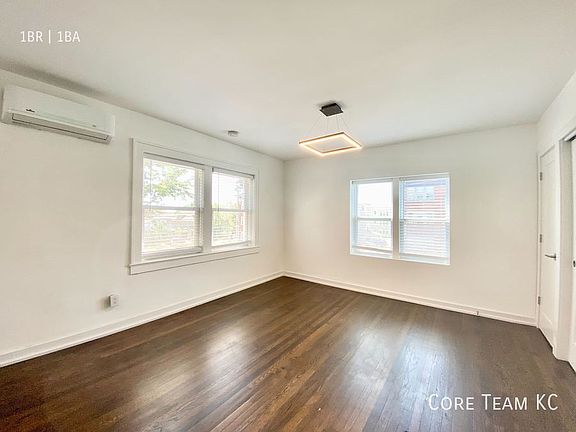 4th image of 110 E 40th St APT 101