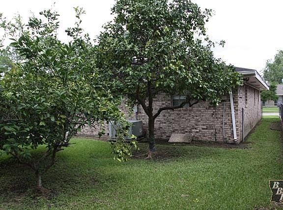 4th image of 402 Mary Hughes Dr