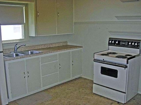 4th image of 1002 N 10th St