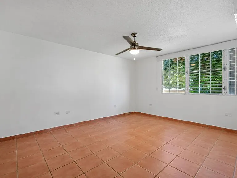 30 Avenida Juan Carlos De Borbon — Photo 19